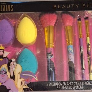 Disney Villains Makeup Set with Pink and Yellow Brushes